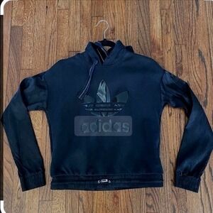 Black Adidas hoodie with reflective logo #AdidasHoodie XL‎
